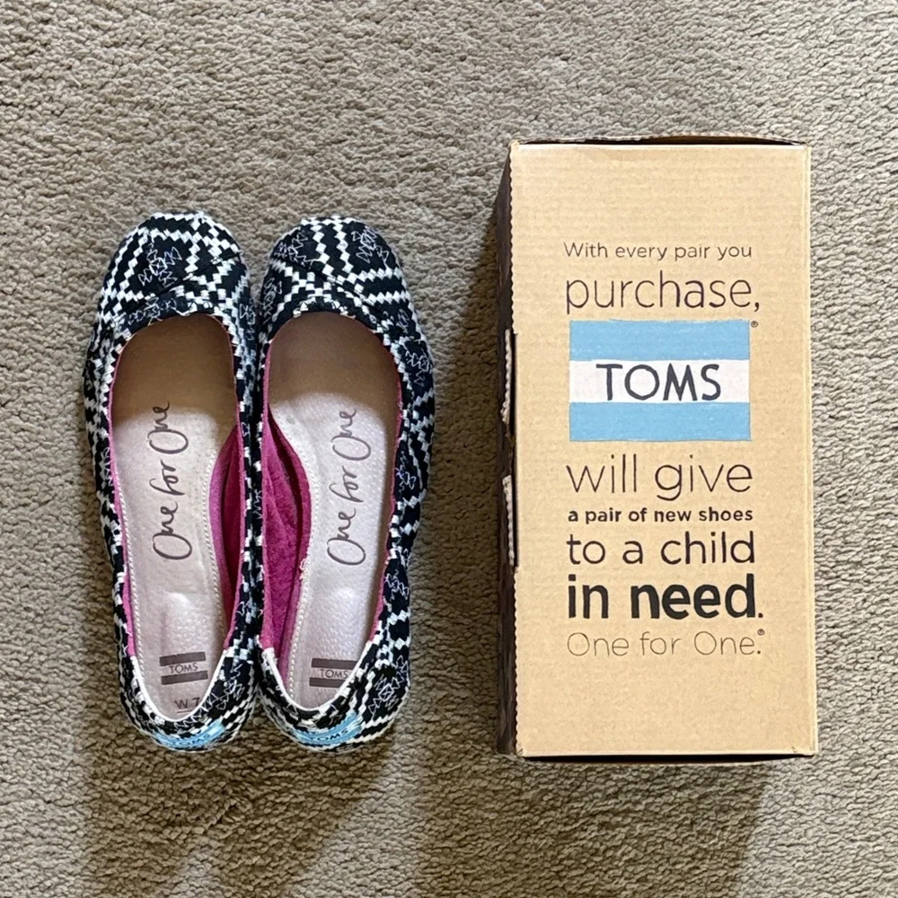 Toms Black & White Patterned Girls' Slip-On Ballet Flats